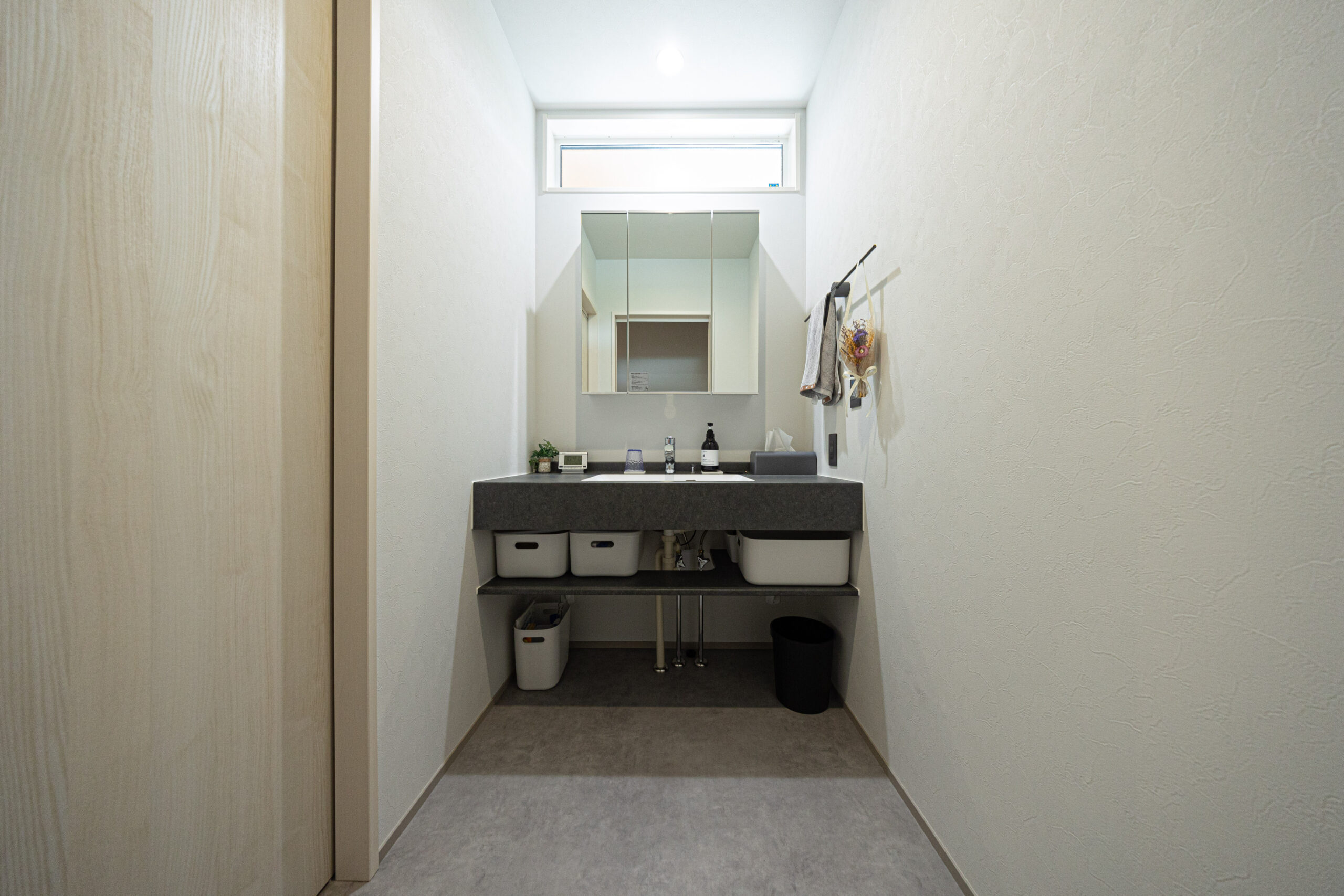 スタイリッシュなグレーの平屋